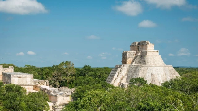 Vue panoramique du site archéologique d'Uxmal, Yucatan - Mexique