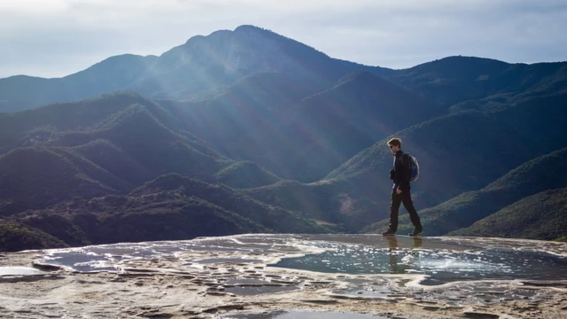 Touriste à Hierve el Agua, Oaxaca, Mexique