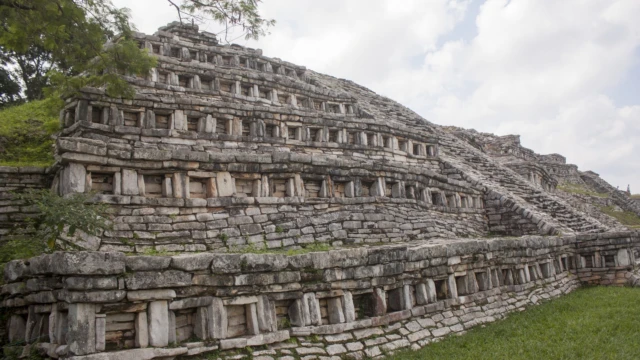 Zona Arqueológica de Yohualichan, Cuetzalan, Puebla.