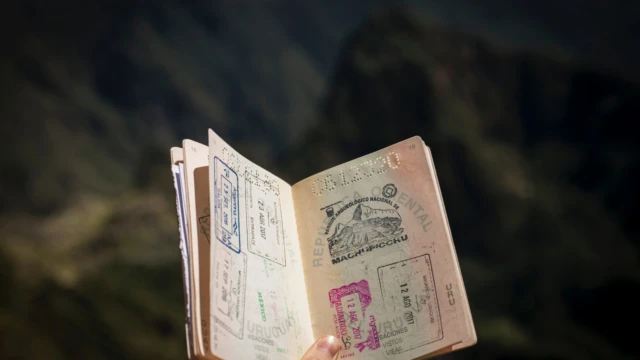 Informations pratiques : visas, assurances et assistance