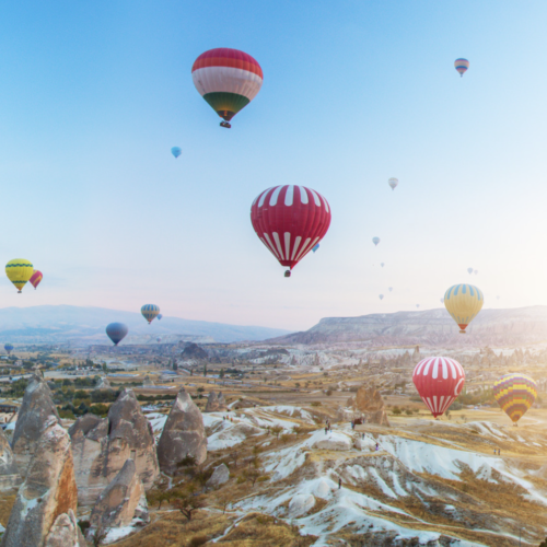 Festival de montgolfières de León : un spectacle haut en couleurs dans le ciel mexicain